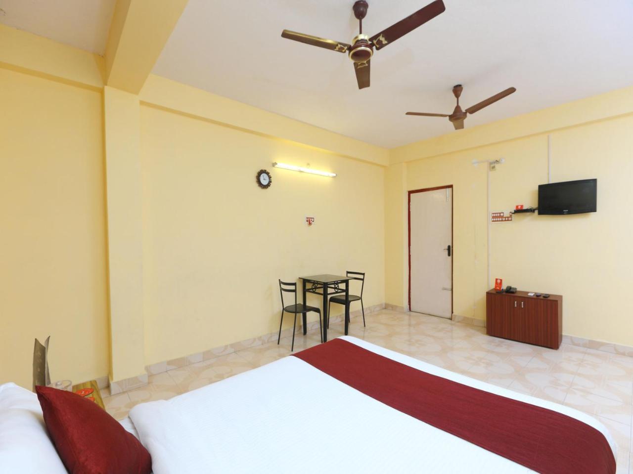 Oyo 4418 Royal Mass Club Hotel Chennai Exterior photo